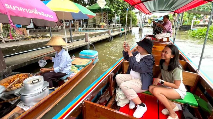 1 Hr Private Bangkok Canal Boat Tour: Traditional Flat Boat - Bang Luang Canal and the Artist House