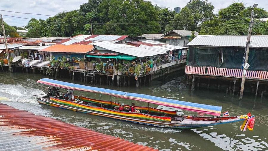1 Hr Private Bangkok Canal Boat Tour: Traditional Flat Boat - Wat Paknam’s 69-meter Buddha and Great Pagoda