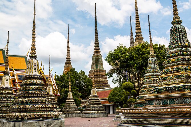 3-Hour Bangkok Walking Tour: Wat Pho and Wat Arun - Photos, free time, and the social side
