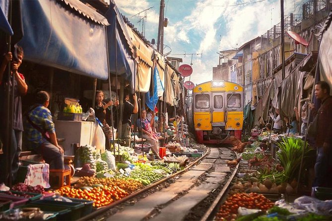Amphawa Floating & Maeklong Railway Train Market (Small Group) - Wat Bang Kung: a small temple with a powerful setting