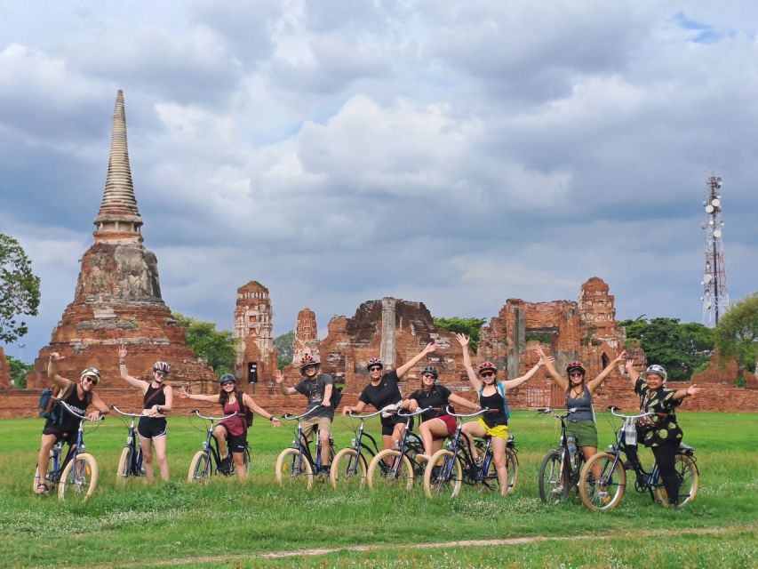 Ayutthaya City and Historical Park Bike Tour - Chao Phrom Market and the ferry home