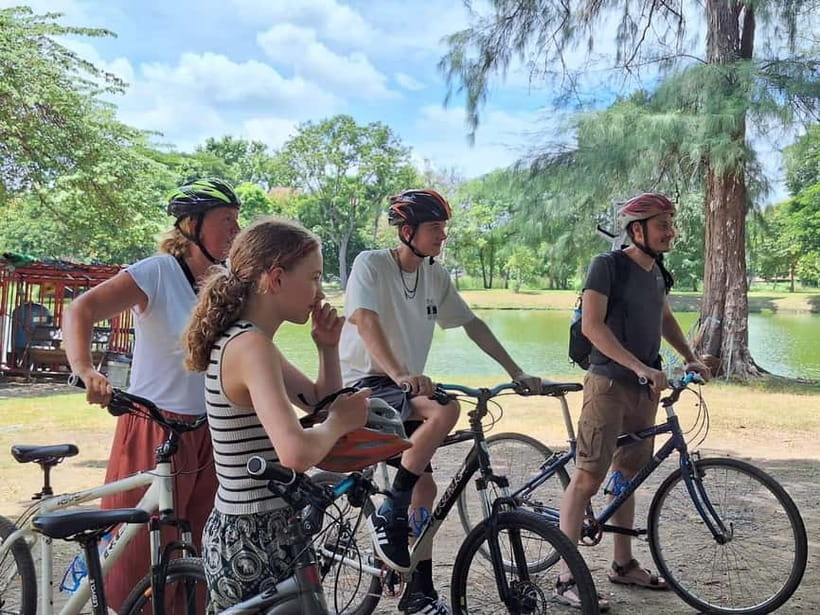 Ayutthaya: Colorful Slow Life Bicycle Tour with local guide. - Wat Phra Si Sanphet, the royal finish