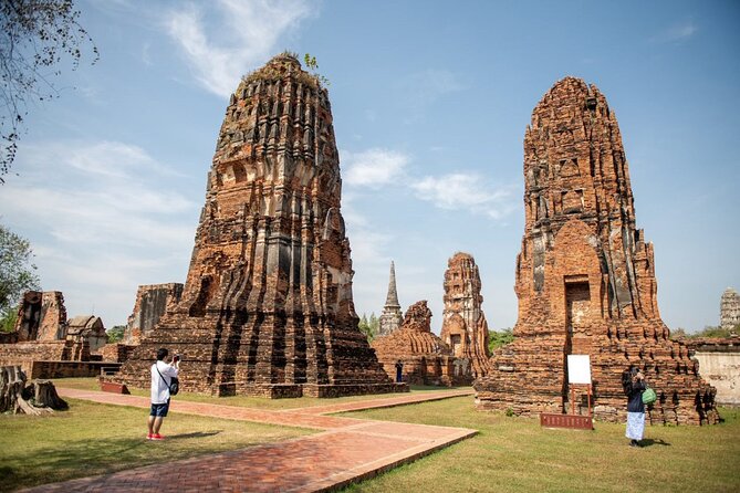Ayutthaya Customizable Private Tour from Bangkok - Wat Chaiwatthanaram and its tall stone chedis