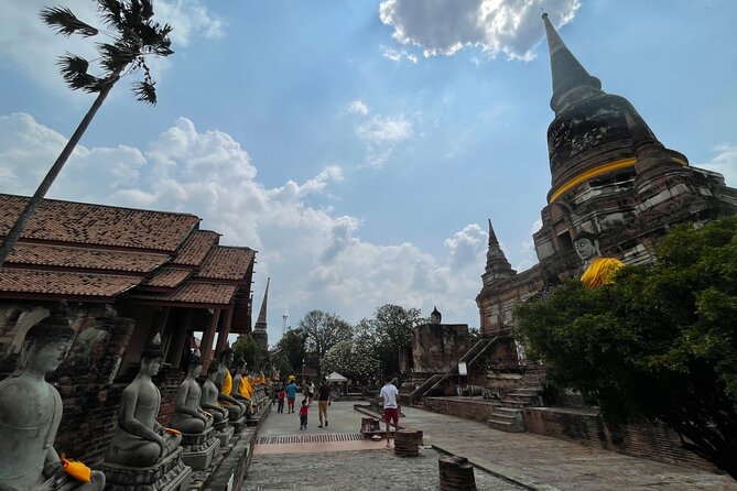 Ayutthaya Historical Old Capital day Tour from Bangkok - Wat Mahathat and the famous Buddha head