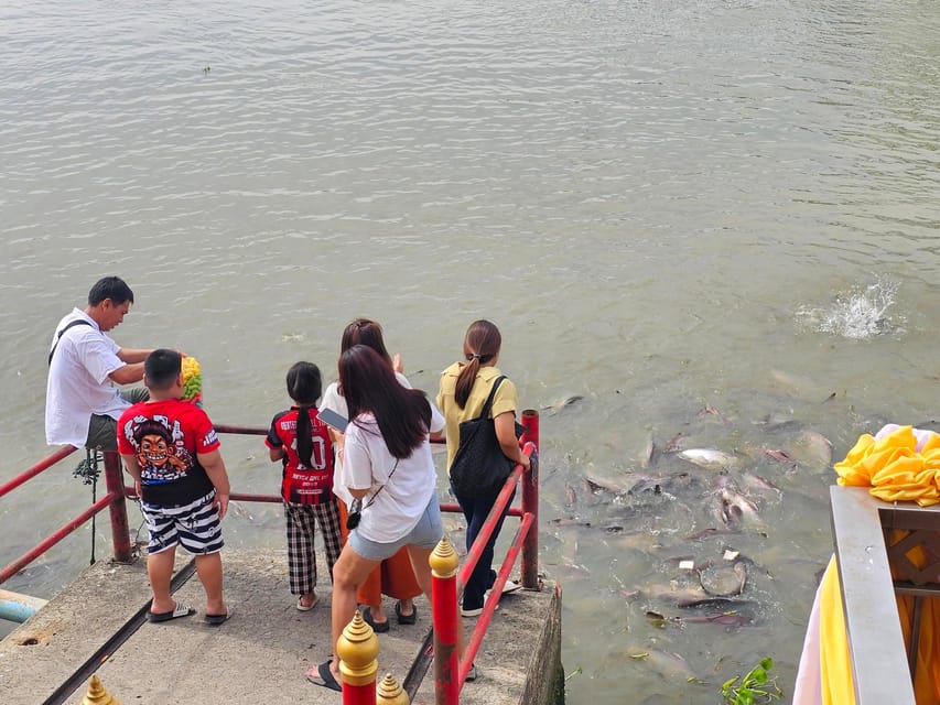 Ayutthaya: Private Boat Tour with Optional Temple Visits - The captain, language, and level of guidance