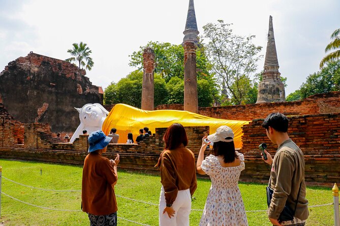 Ayutthaya Summer Palace and Temples Day Tour from Bangkok - Wat Mahathat and the Buddha head in tree roots