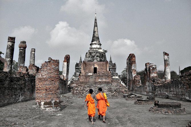 Ayutthaya Sunset Tour: Iconic Temples & Scenic River Boat Ride - Guides, explanations, and the quality question