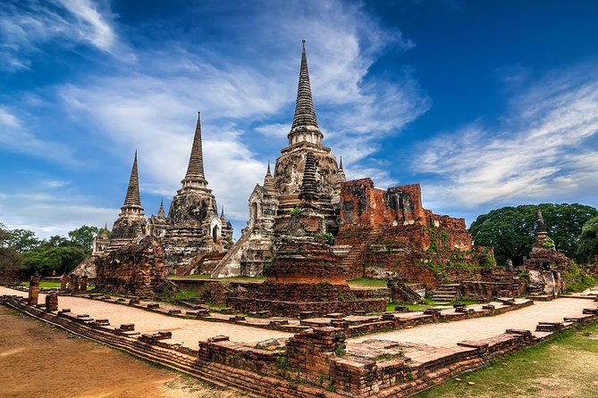 Ayutthaya Temples Tour from Bangkok with Grand Pearl River Cruise - Wat Mahathat and the famous Buddha head