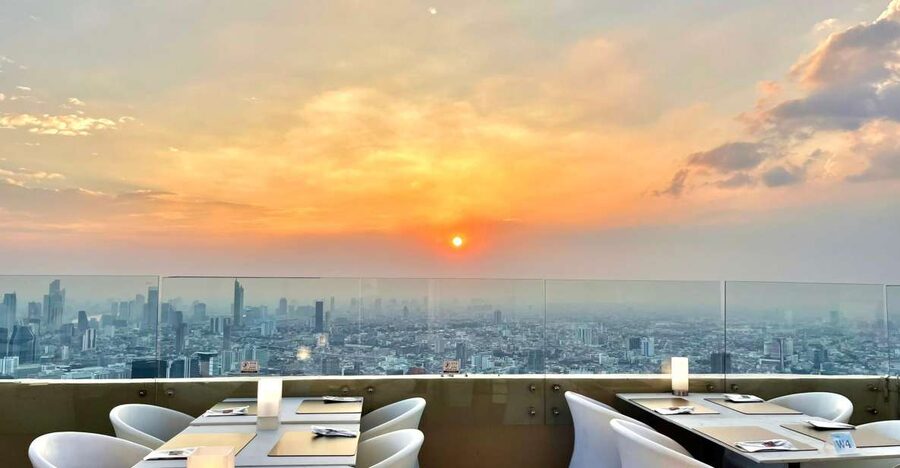 Baiyoke Tower Balcony Buffet & Observation Deck 81st Floor - Choosing daylight or evening city lights