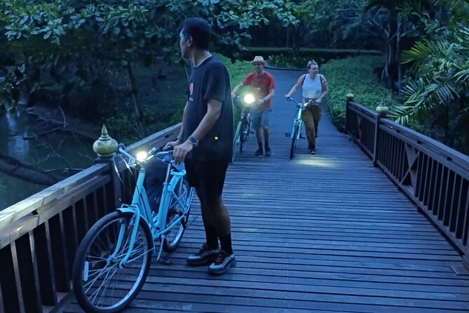 Bamboo Bicycle Tour in twilight: watch dancing Fireflies in Bangkok - Guides who make the difference