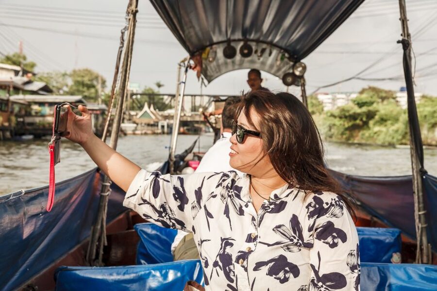 Bangkok: 2-Hour Canal Tour by Teak Boat - The traditional teak boat experience