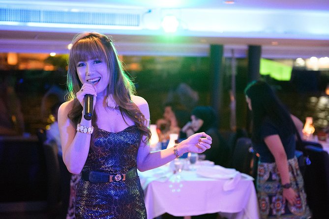 Bangkok: 2-Hour Dinner Cruise on the Chao Phraya Princess - The welcome drink and first look at the boat