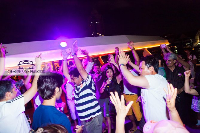 Bangkok: 2-Hour Dinner Cruise on the Chao Phraya Princess - Buffet dinner: plenty of choice, mixed expectations