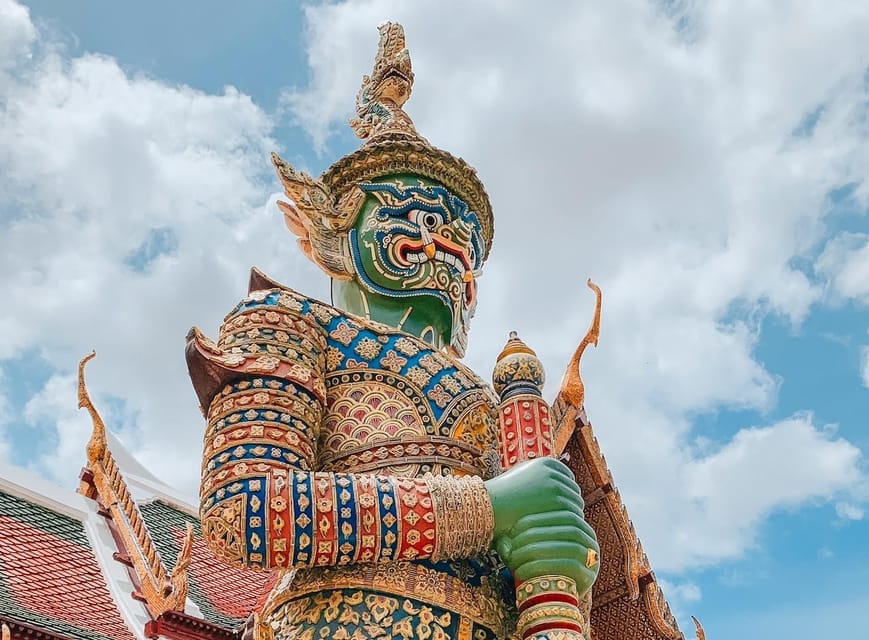 Bangkok: 2 Hours Grand Palace & Wat Pho Private Tour - The short ride from the palace to Wat Pho