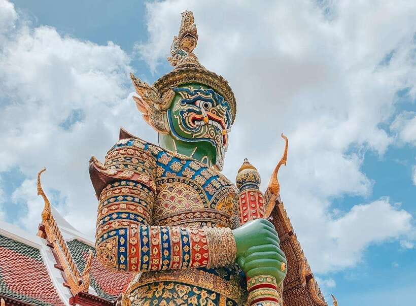 Bangkok: 2 Hours Grand Palace & Wat Pho Private Tour - What the private guide adds