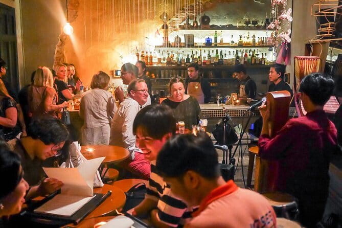 Bangkok After Dark: Pub Crawl Adventure - Juicy brings music, games, and more movement