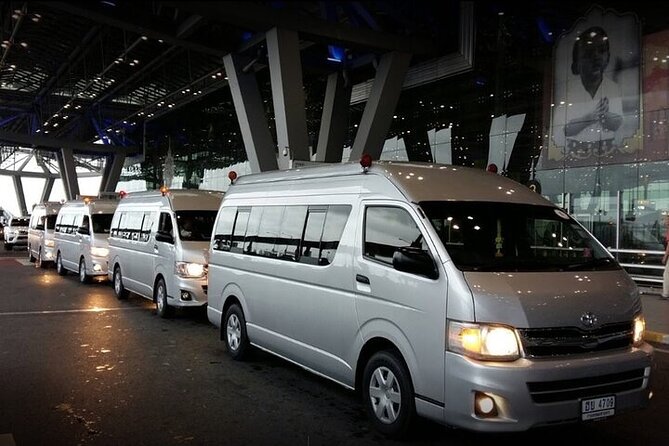 Bangkok Airport Arrival Private Transfer incl. tollway - Choosing between a car and a van
