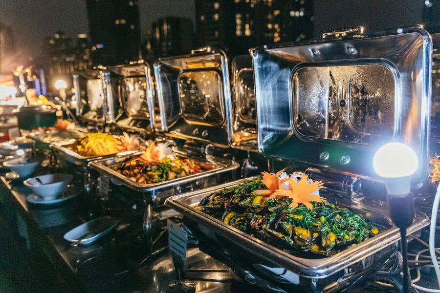 Bangkok: Alangka Luxury Buffet Dinner Cruise With Live Music - Who should book the Alangka dinner cruise?
