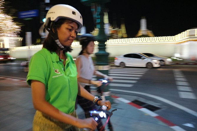 Bangkok at Night by Electric Scooter - Street-food dinner at a local shop