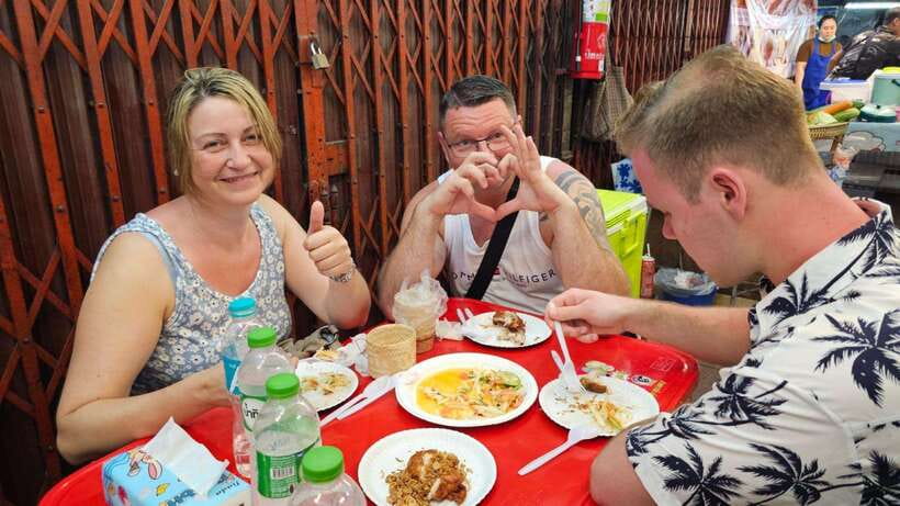 Bangkok Authentic Tasting Thai-Chinatown Walking Food Tour - The first tastings: learning how to order