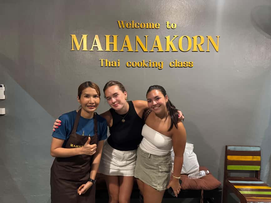 Bangkok: Authentic Thai Cooking Class with Local Host - Grinding, stirring, and tasting your way through the menu
