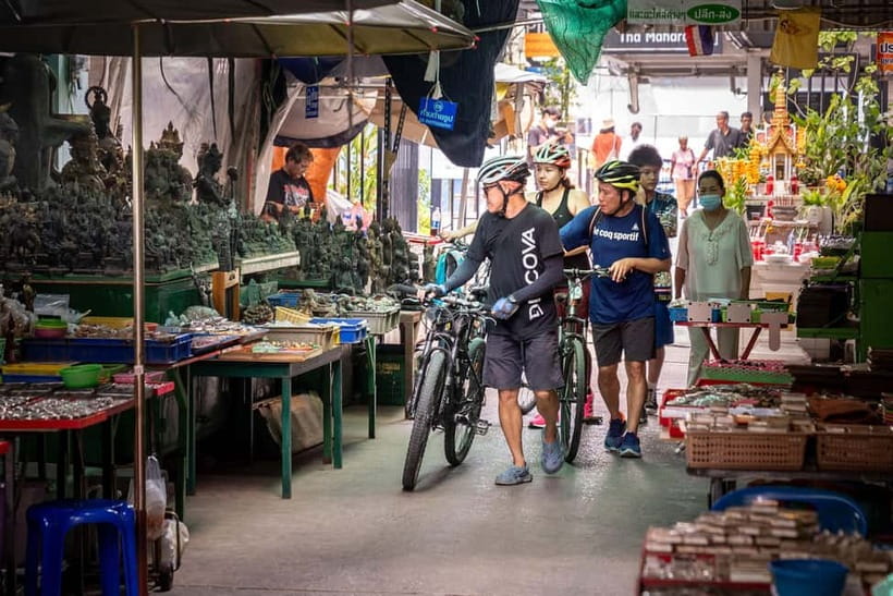 Bangkok: Backstreets and Historic Temples Bike Tour - Why this bike tour shows a different Bangkok