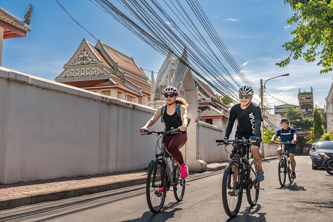 Bangkok: Backstreets and Temple Historic Bike Tour - Crossing the Chao Phraya by local ferry