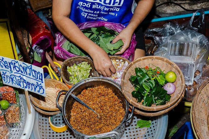 Bangkok: Backstreets Food Tour with 15+ Tastings - Michelin-listed stalls without the usual restaurant fuss
