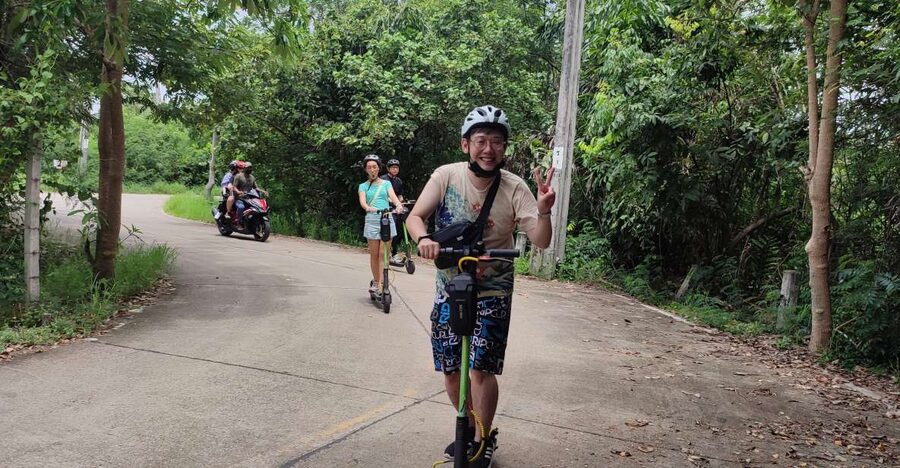 Bangkok: Bang Kachao E-Scooter Jungle Tour - Getting comfortable on the e-scooter