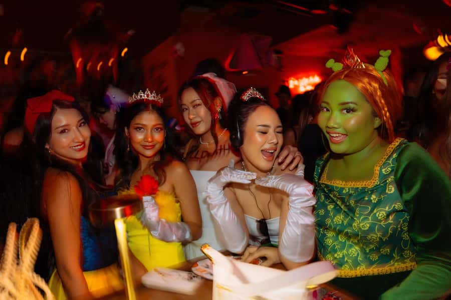 Bangkok: Bar and Club Crawl - Private transport makes the late hours easier