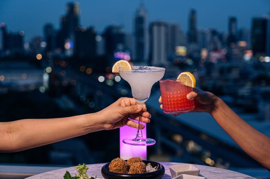 Bangkok: Barracuda Rooftop Bar Akara Hotel - Arriving above Akara Hotel Bangkok