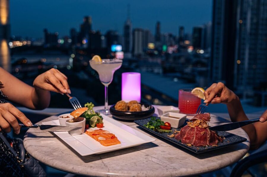 Bangkok: Barracuda Rooftop Bar Akara Hotel - The 360-degree Bangkok view