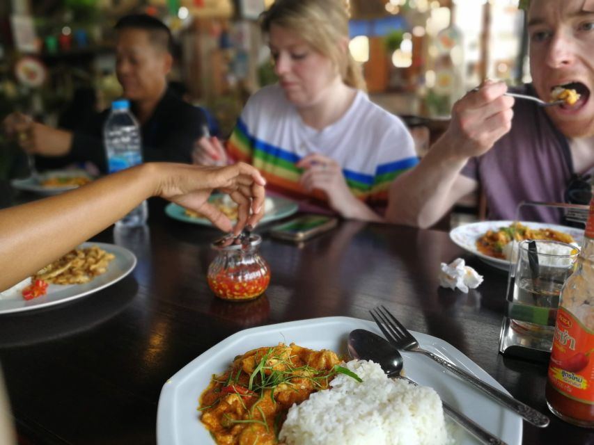 Bangkok: Bike and Canal Boat Tour with Lunch - Why Thonburi makes a better bike ride than central Bangkok
