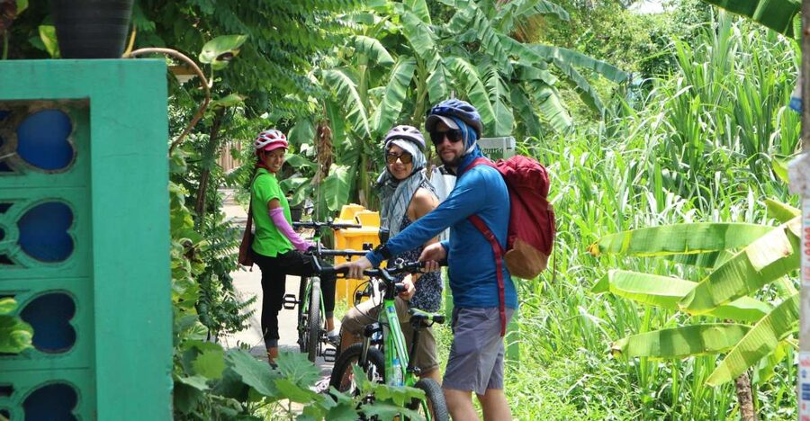 Bangkok: Bike and Canal Boat Tour with Lunch - Wat Ko and the final stretch by bicycle