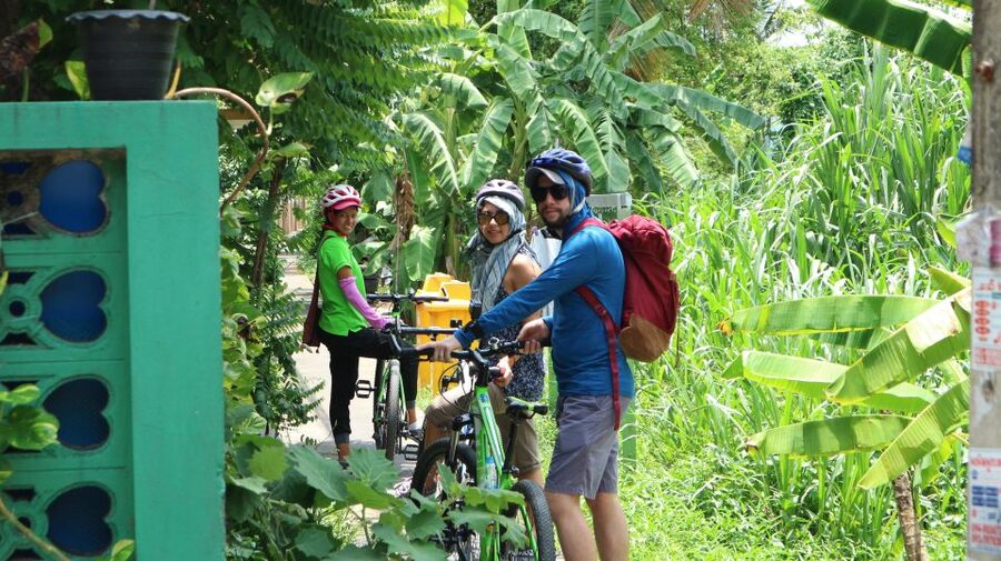 Bangkok: Bike and Canal Boat Tour with Lunch - Wat Pradittharam and the first neighborhood lanes