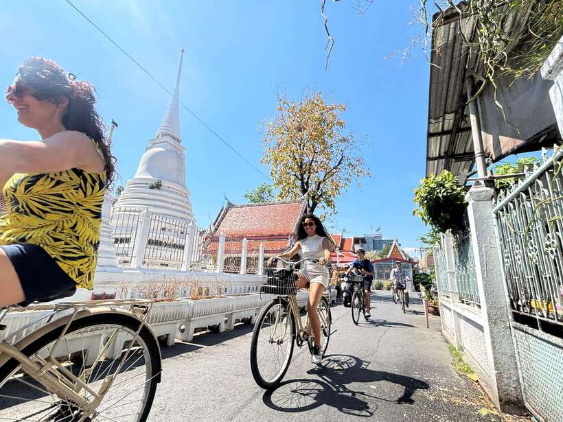 Bangkok: Bike, Boat & Food Tour in Thonburi - Starting at Talat Phlu and easing into local streets