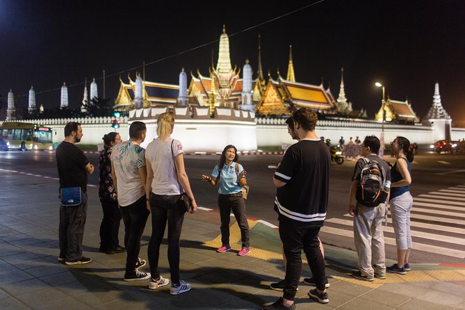 Bangkok by Night: Temples, Markets and Food Tuk-Tuk Tour - Pak Khlong Talat, Bangkok’s flower market at night