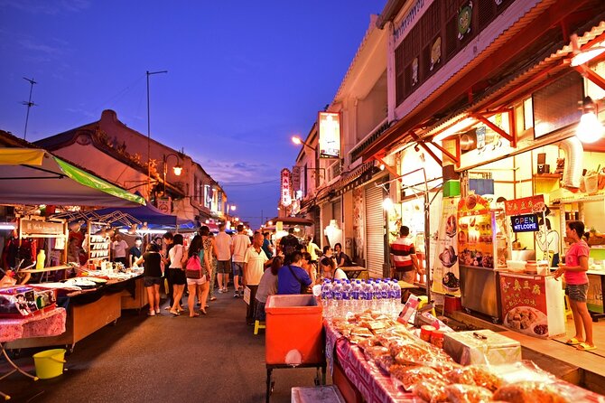 Bangkok by Night Tuk Tuk Tour: Markets, Temples & Food - The guides shape the quality of the evening