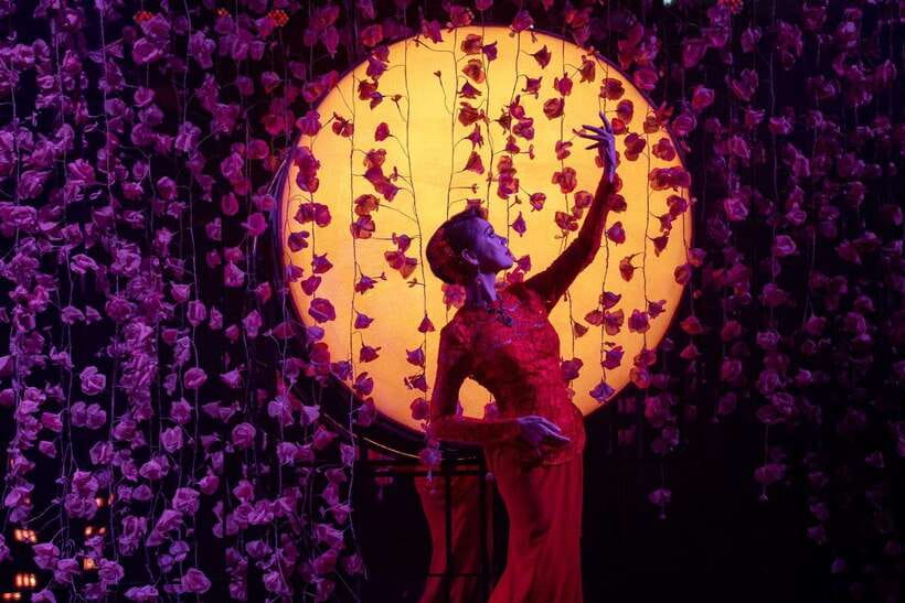 Bangkok: Calypso Cabaret Show with Thai Set Dinner - A polished cabaret in Bangkok’s shopping and riverfront district