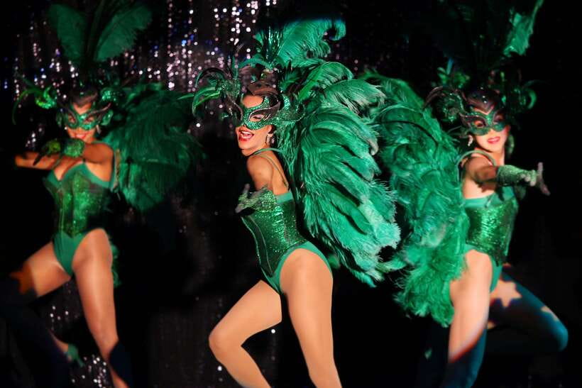 Bangkok: Calypso Cabaret Show with Thai Set Dinner - Seats, tables, and the view from the room