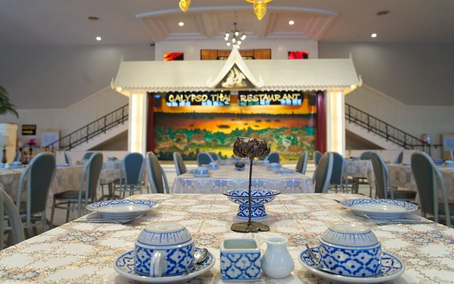Bangkok: Calypso with Thai Classical Dance - What happens when you arrive at Calypso