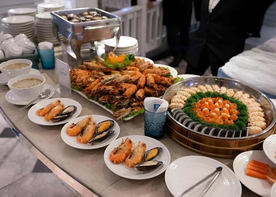 Bangkok: Carnival Dinner Cruise with Free-Flow Beer & Buffet - Bangkok’s landmarks from the river