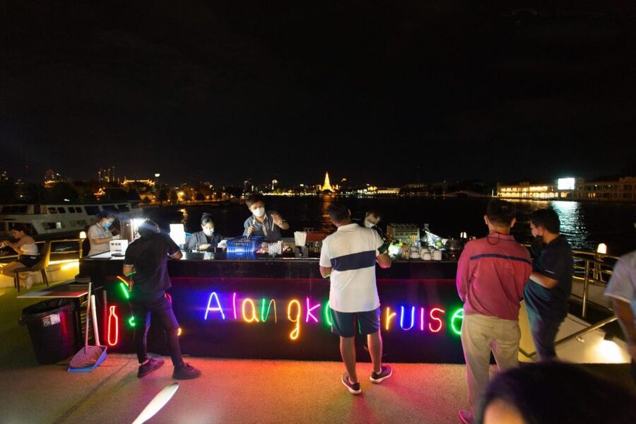 Bangkok: Chao Phraya Alangka Cruise at Icon Siam - Checking in at ICONSIAM between 6:00 and 7:00 PM