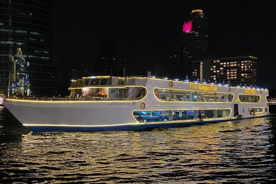 Bangkok: Chao Phraya Buffet Dinner Viva Alangka Cruise - Arriving at Asiatique and finding Pier 1