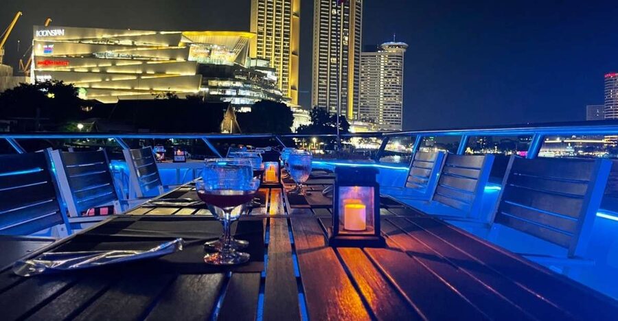 Bangkok: Chao Phraya River Buffet Dinner Cruise - Starting the evening at ICONSIAM