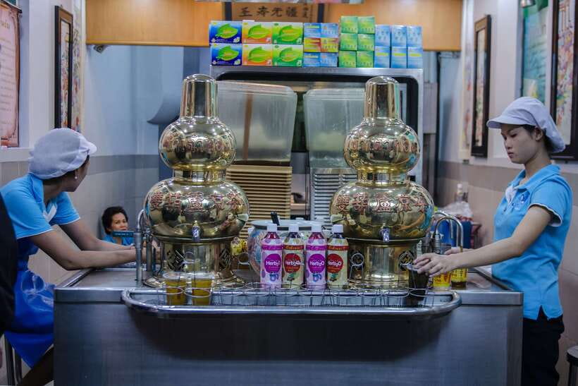 Bangkok: Chinatown Night Food Tour - Seafood, soups, and noodles along the route