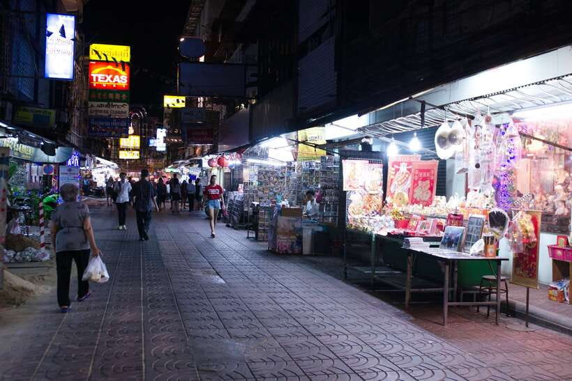 Bangkok: Chinatown Night Food Tour - Sweet finishes in ginger tea and tropical drinks