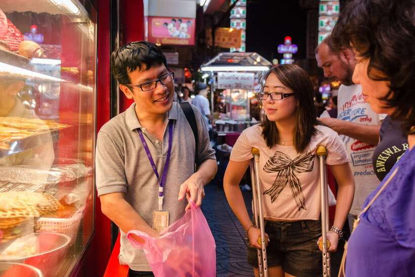Bangkok: Chinatown Night Food Tour - What the guides add to the walk