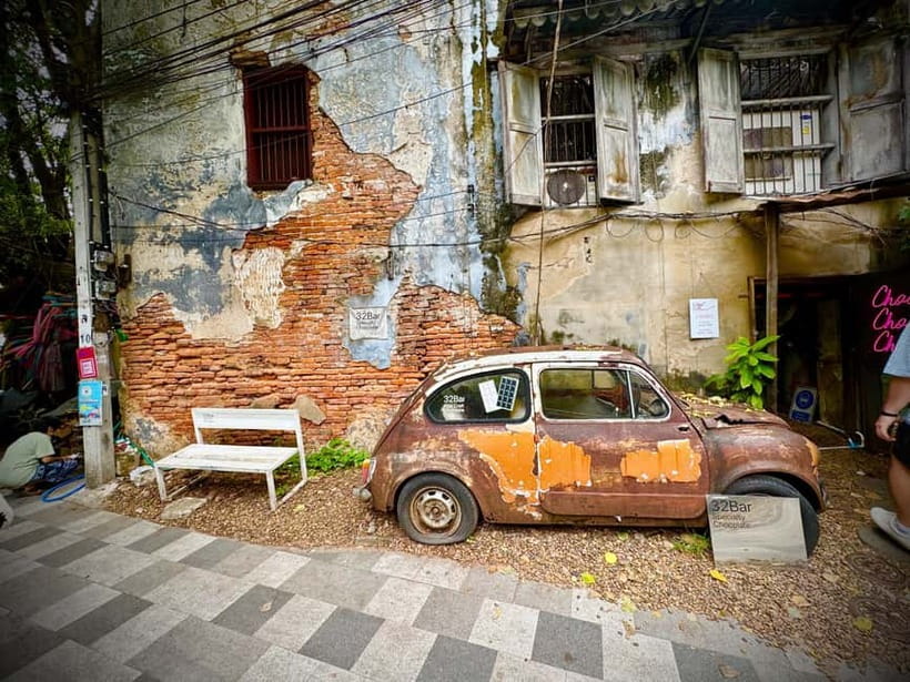 Bangkok: Chinatown & Taladnoi Street Art Guided Walking Tour - Street art, shrines, and old buildings