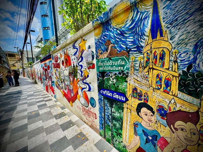Bangkok: Chinatown & Taladnoi Street Art Guided Walking Tour - Ending at River City Bangkok